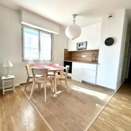 Studio Avec Parking Interieur Dans La Residence, A Quelques Pas De La דירה