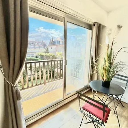 Studio Avec Parking Interieur Dans La Residence, A Quelques Pas De La דירה *