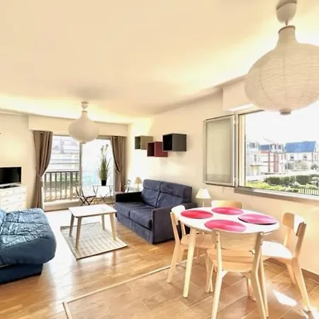 Studio Avec Parking Interieur Dans La Residence, A Quelques Pas De La דירה קאבורג